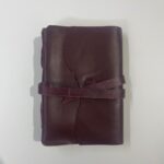 Libro de piel color granate